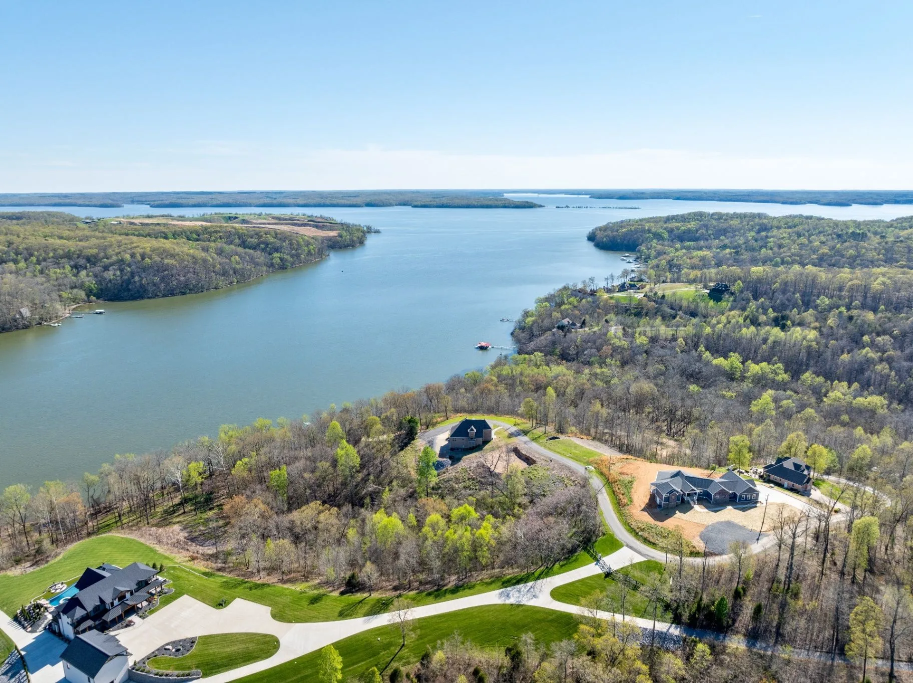 A welcoming Tennessee home surrounded by green landscape